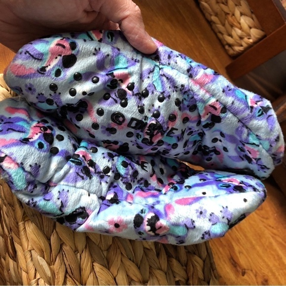 Disney Stitch: Fuzzy Babba Slipper Socks in size M/L (8-10) - Picture 2 of 3